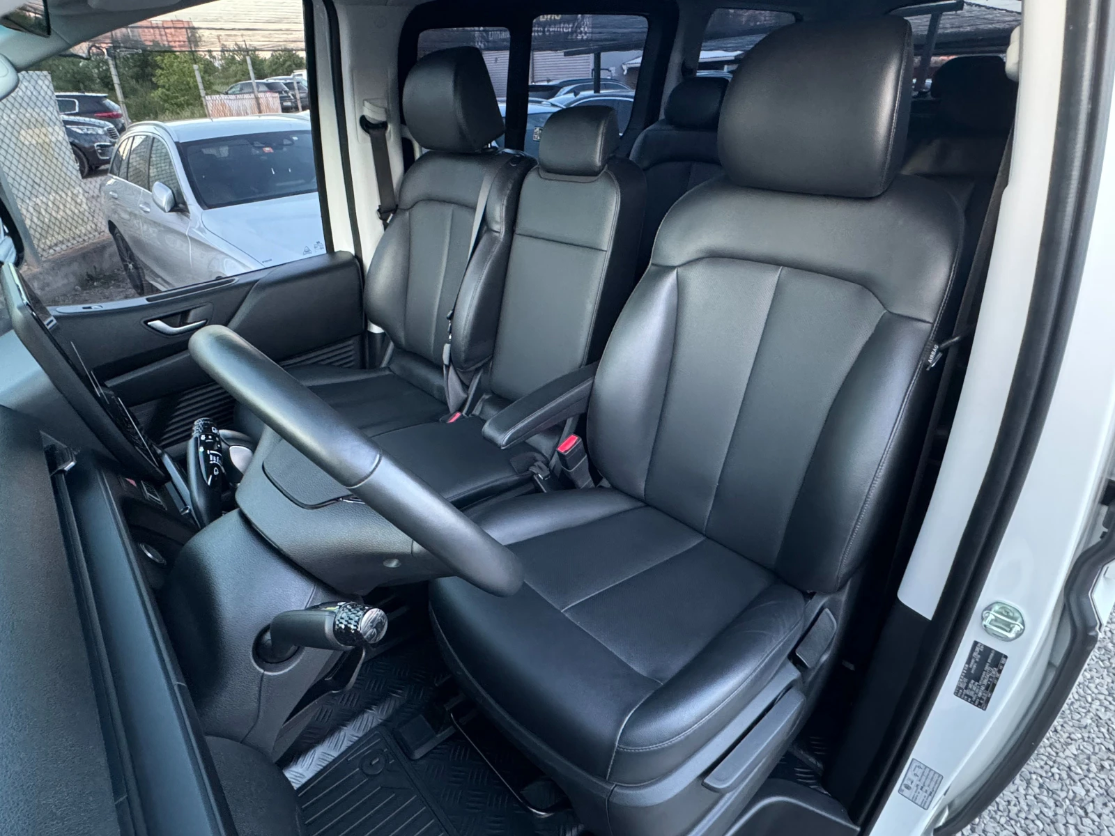 Hyundai Staria 3.5 LPG ! 8+ 1 ! Modern !, снимка 7 - Автомобили и джипове - 54627293