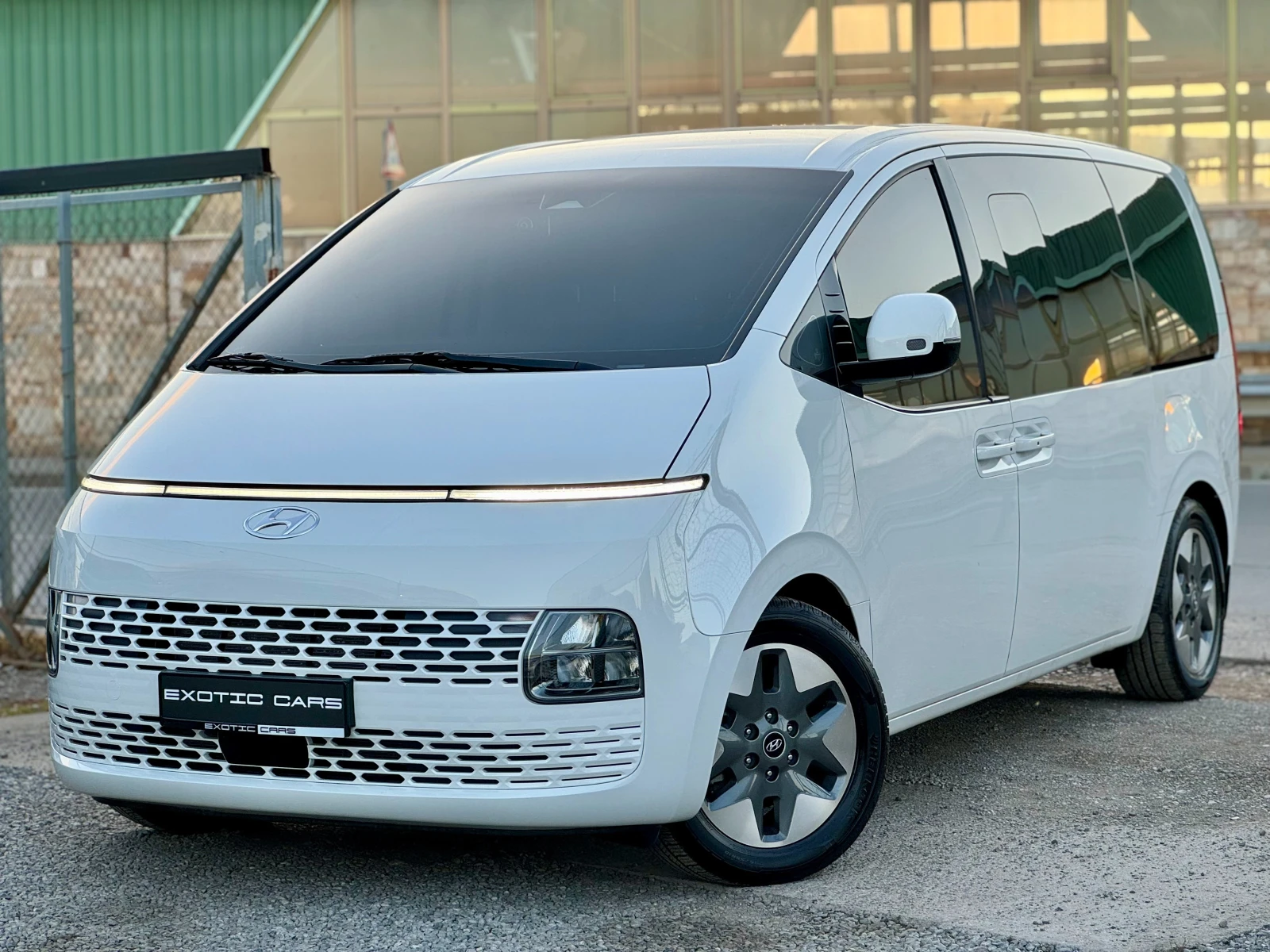 Hyundai Staria 3.5 LPG ! 8+ 1 ! Modern !, снимка 3 - Автомобили и джипове - 54627293