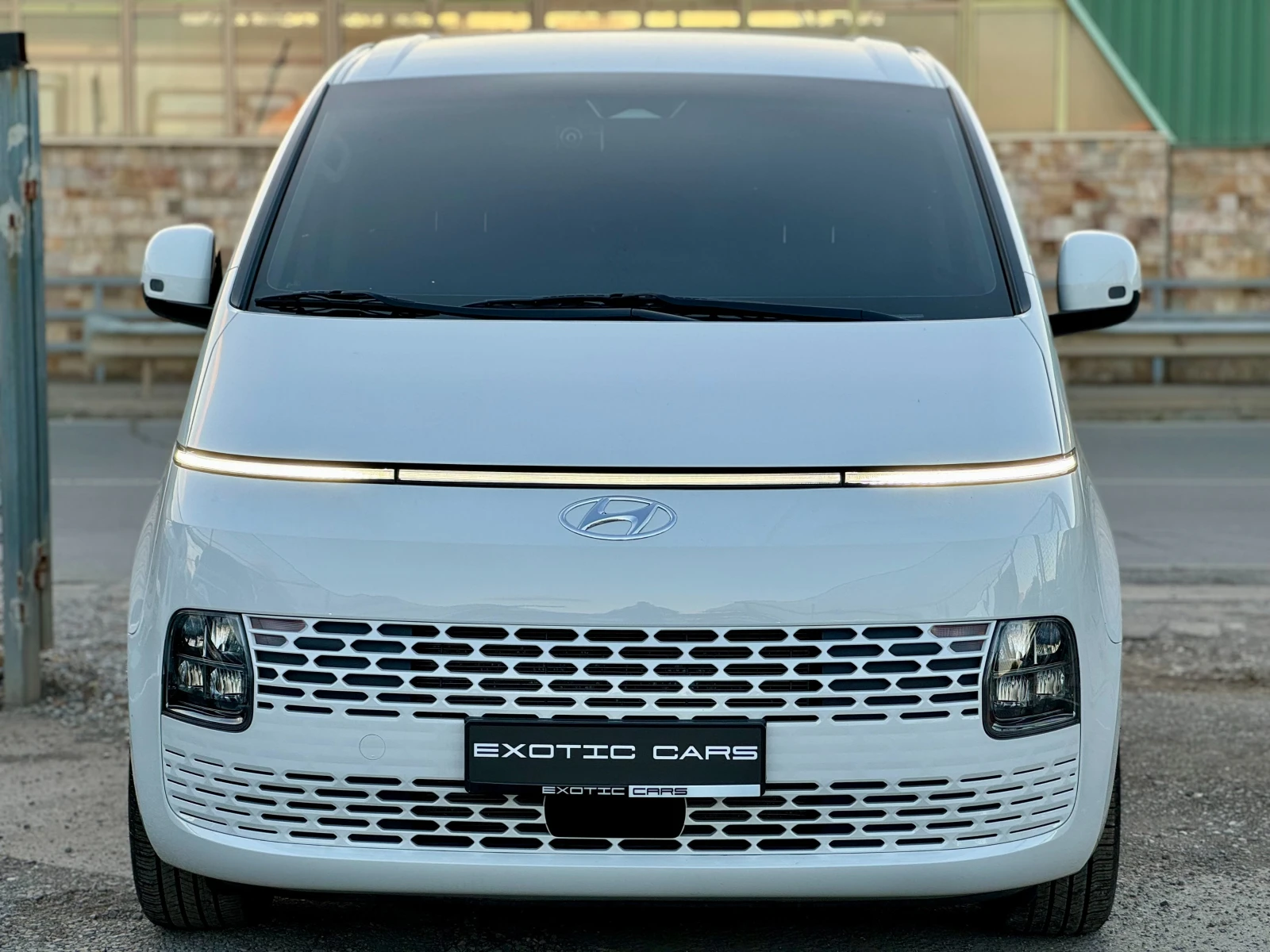 Hyundai Staria 3.5 LPG ! 8+ 1 ! Modern !, снимка 2 - Автомобили и джипове - 54627293