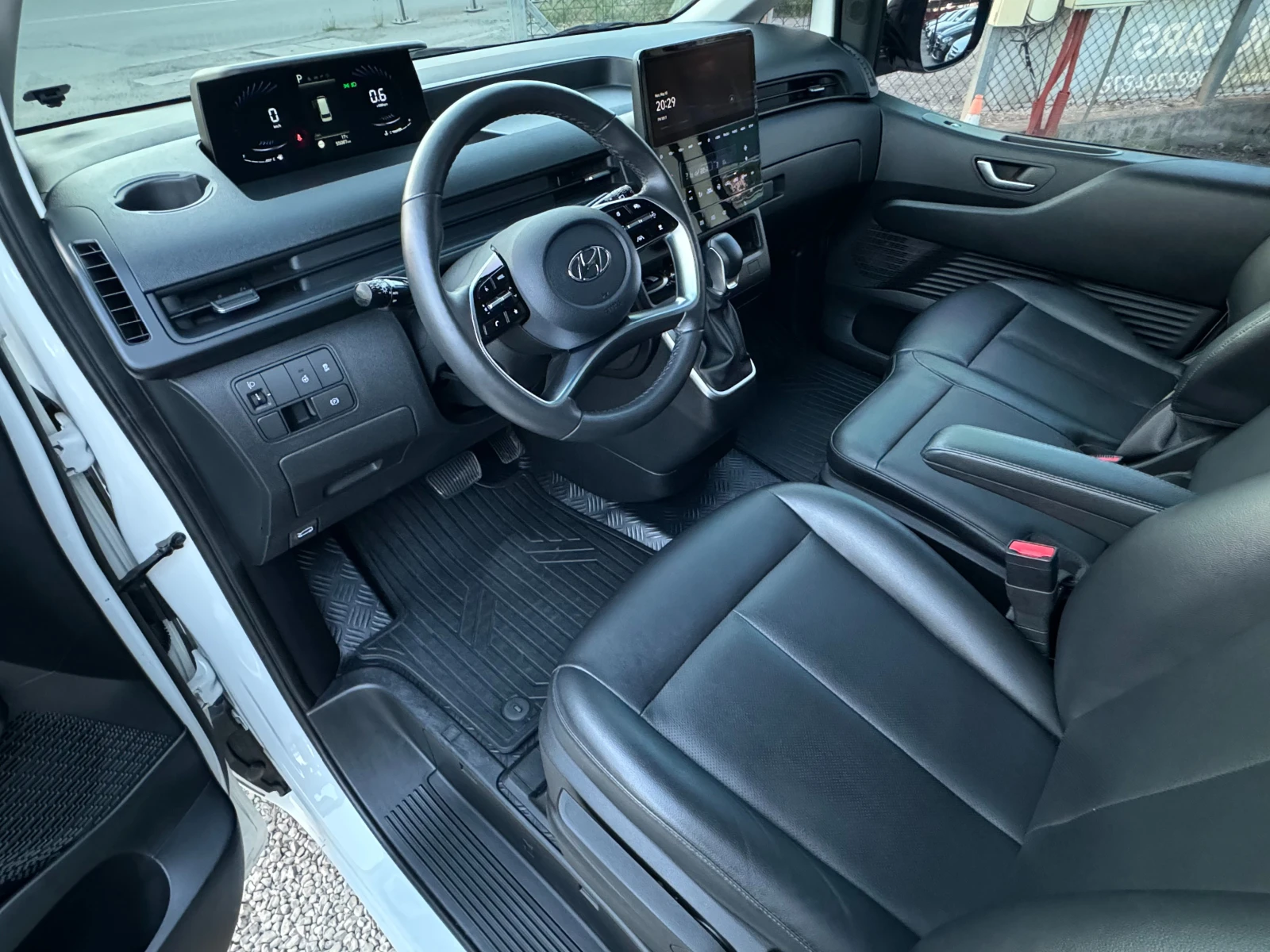 Hyundai Staria 3.5 LPG ! 8+ 1 ! Modern !, снимка 8 - Автомобили и джипове - 54627293