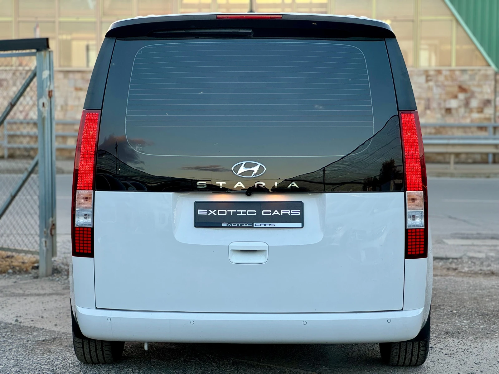 Hyundai Staria 3.5 LPG ! 8+ 1 ! Modern !, снимка 5 - Автомобили и джипове - 54627293