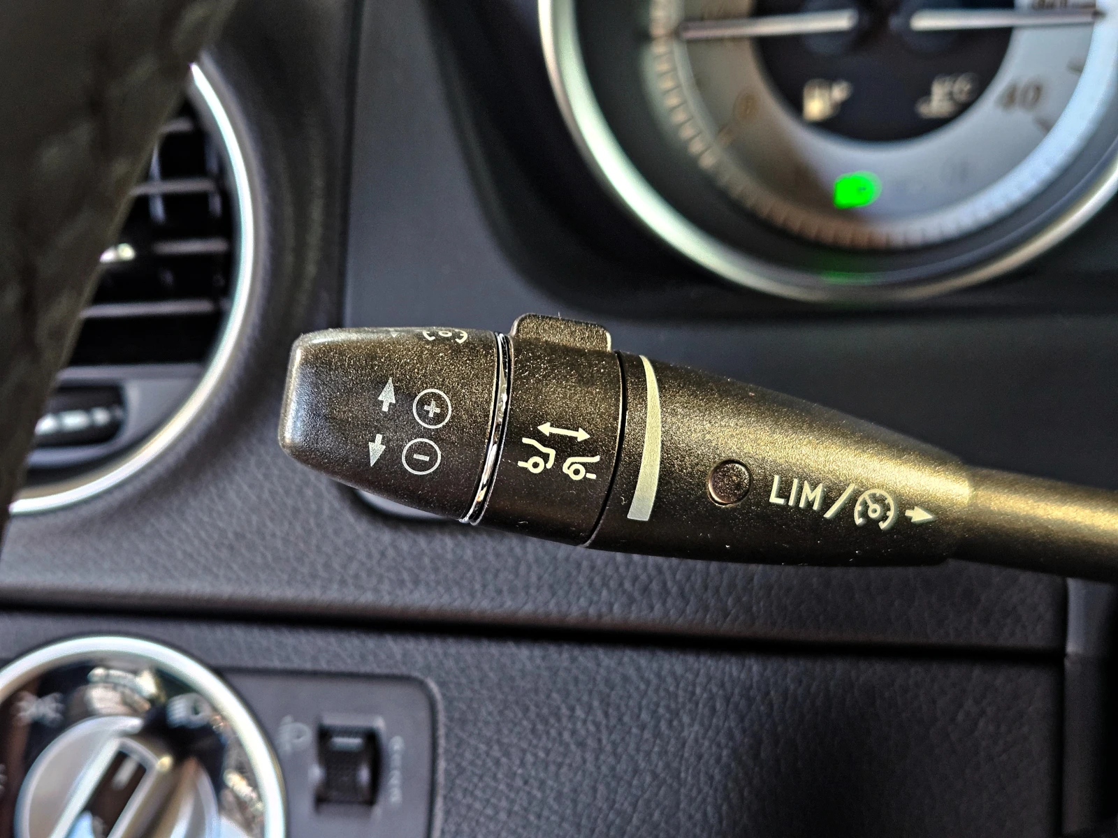 Mercedes-Benz C 300 AMG/4MAT/FACE/DISTRONIC/ПОДГРЕВ/LINE ASYST/LIZING, снимка 14 - Автомобили и джипове - 55593511