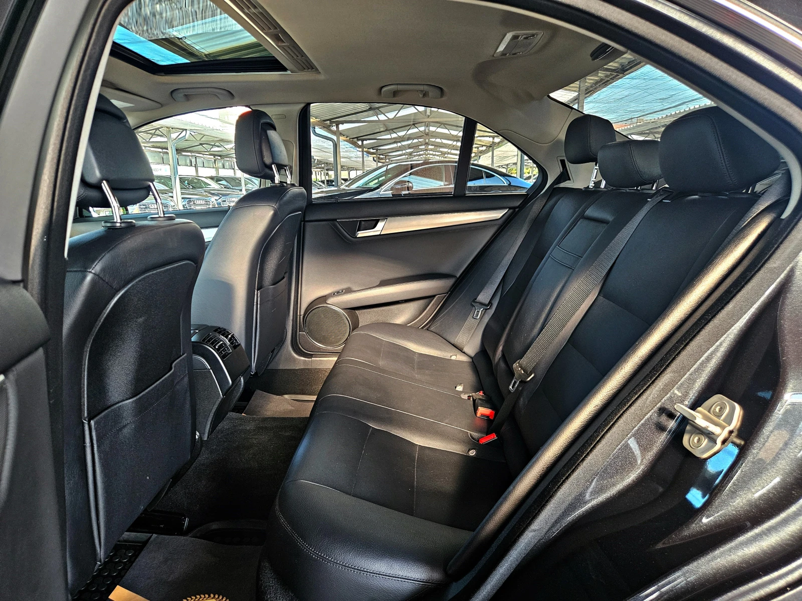 Mercedes-Benz C 300 AMG/4MAT/FACE/DISTRONIC/ПОДГРЕВ/LINE ASYST/LIZING, снимка 11 - Автомобили и джипове - 55593511