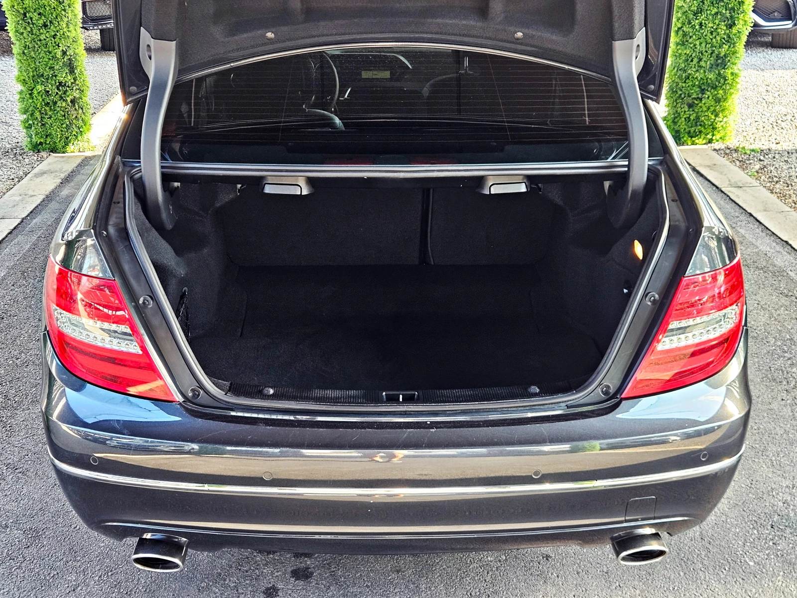Mercedes-Benz C 300 AMG/4MAT/FACE/DISTRONIC/ПОДГРЕВ/LINE ASYST/LIZING, снимка 8 - Автомобили и джипове - 55593511
