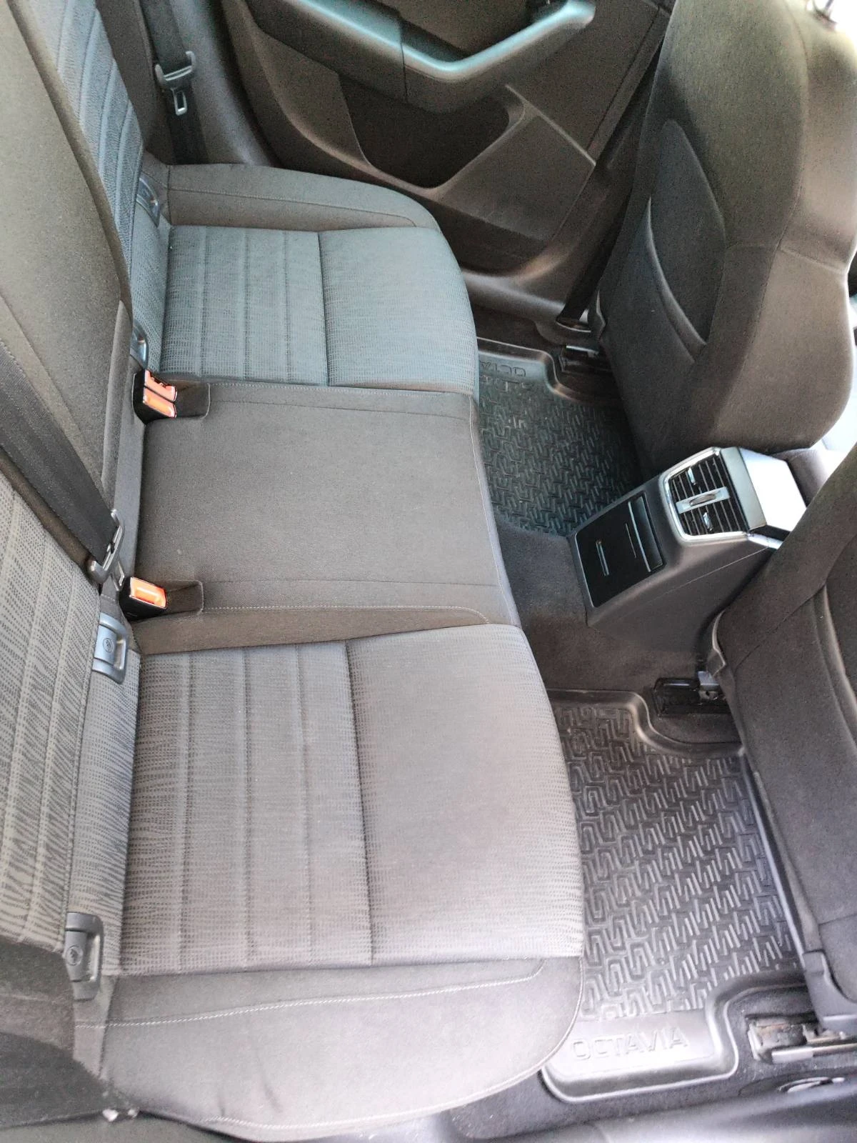 Skoda Octavia Комби, снимка 4 - Автомобили и джипове - 56274407