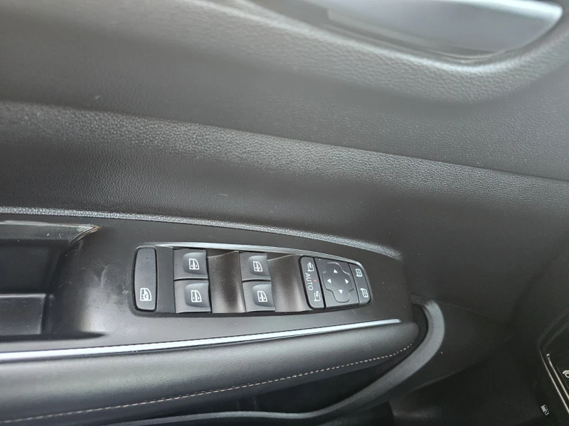 Renault Koleos 1.3 TCe 160 EDC 4x2, снимка 11 - Автомобили и джипове - 51189910