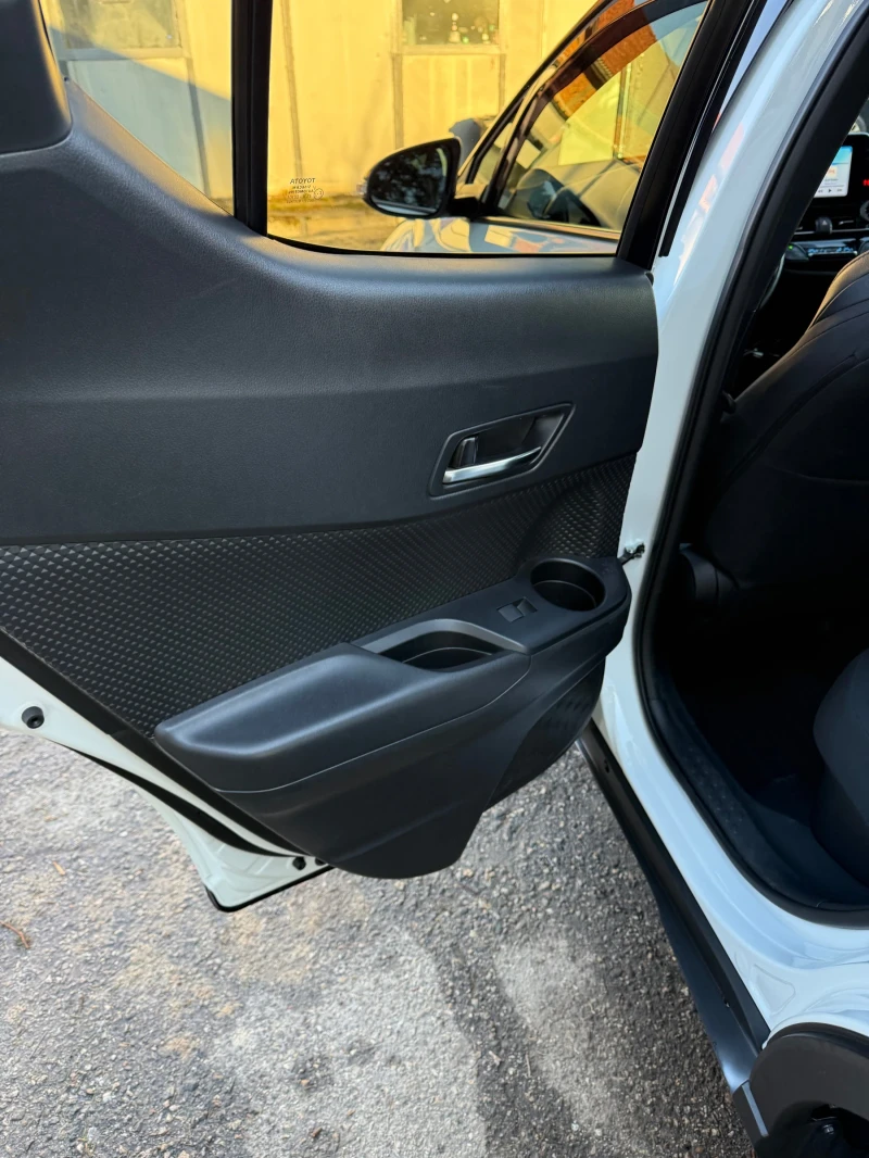 Toyota C-HR, снимка 12 - Автомобили и джипове - 53116672