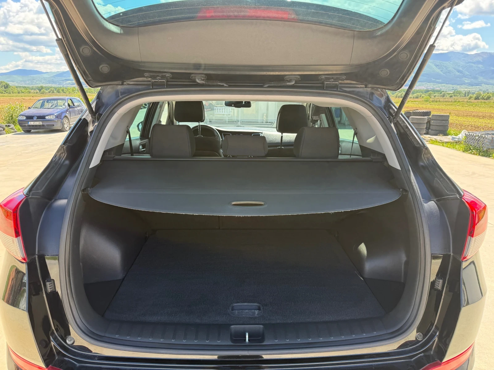 Hyundai Tucson 1.7CRDi, снимка 11 - Автомобили и джипове - 54596481