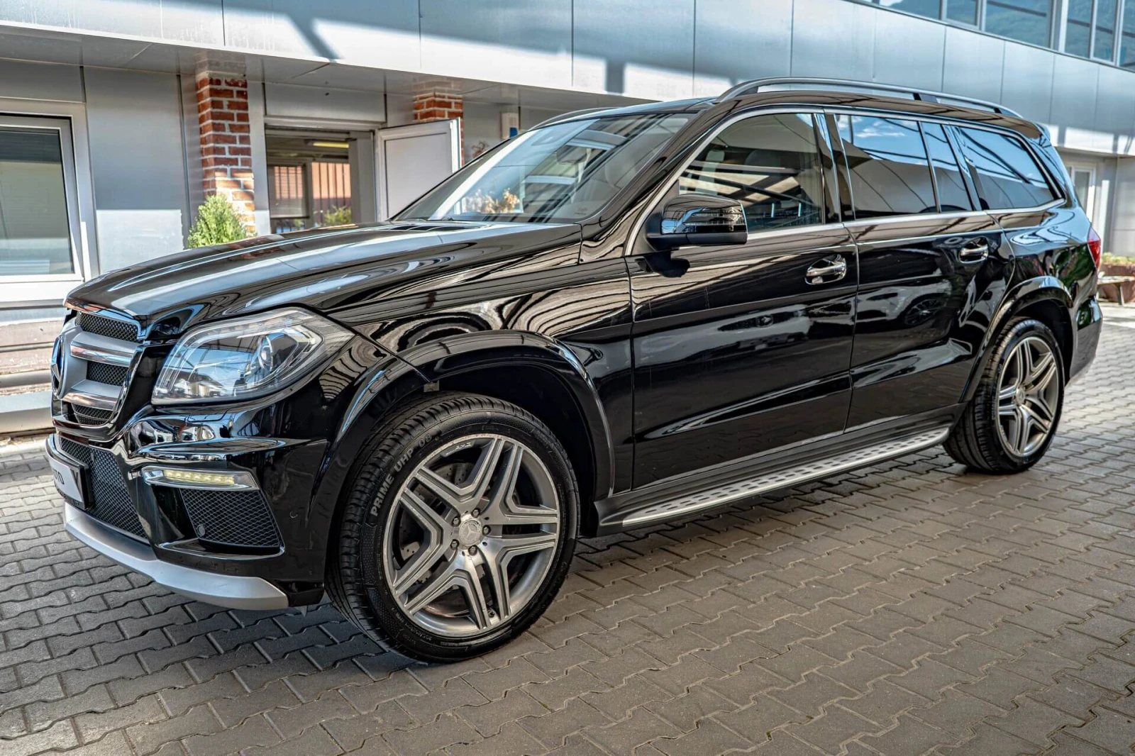 Mercedes-Benz GL 500 AMG/Чисто нов мотор 8к Евро/RSE/Panorama/Обдухване, снимка 2 - Автомобили и джипове - 55235105