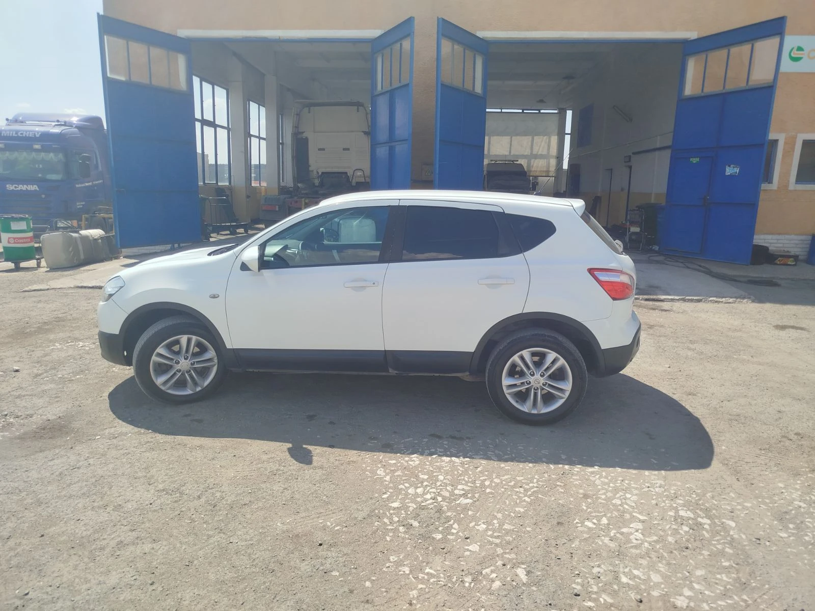 Nissan Qashqai, снимка 7 - Автомобили и джипове - 55833071