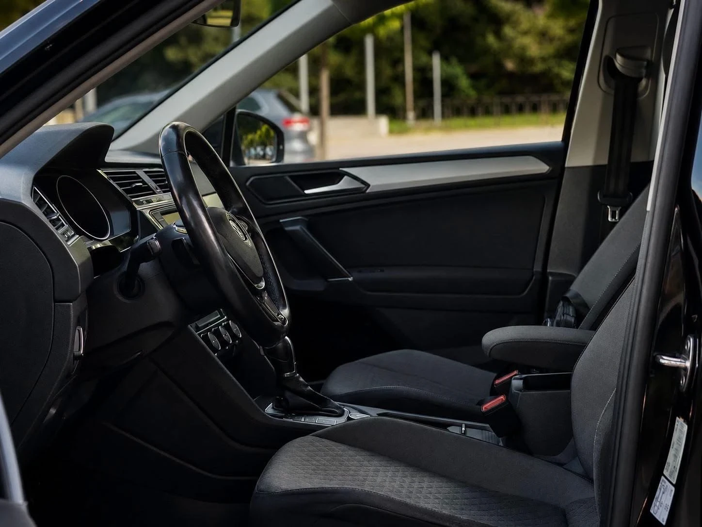 VW Tiguan 2.0TDI DSG 4MOTION, снимка 11 - Автомобили и джипове - 56086333