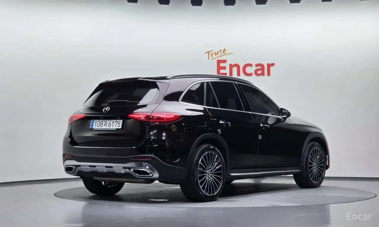 Mercedes-Benz GLC 4MATIC AMG Line/ОБДУХВАНЕ/ДИСТРОНИК/360, снимка 2 - Автомобили и джипове - 56185101