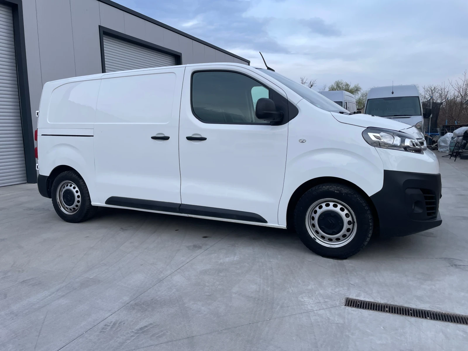 Citroen Jumpy 1.5 HDI // 120kc // 2022г, снимка 4 - Бусове и автобуси - 53917044