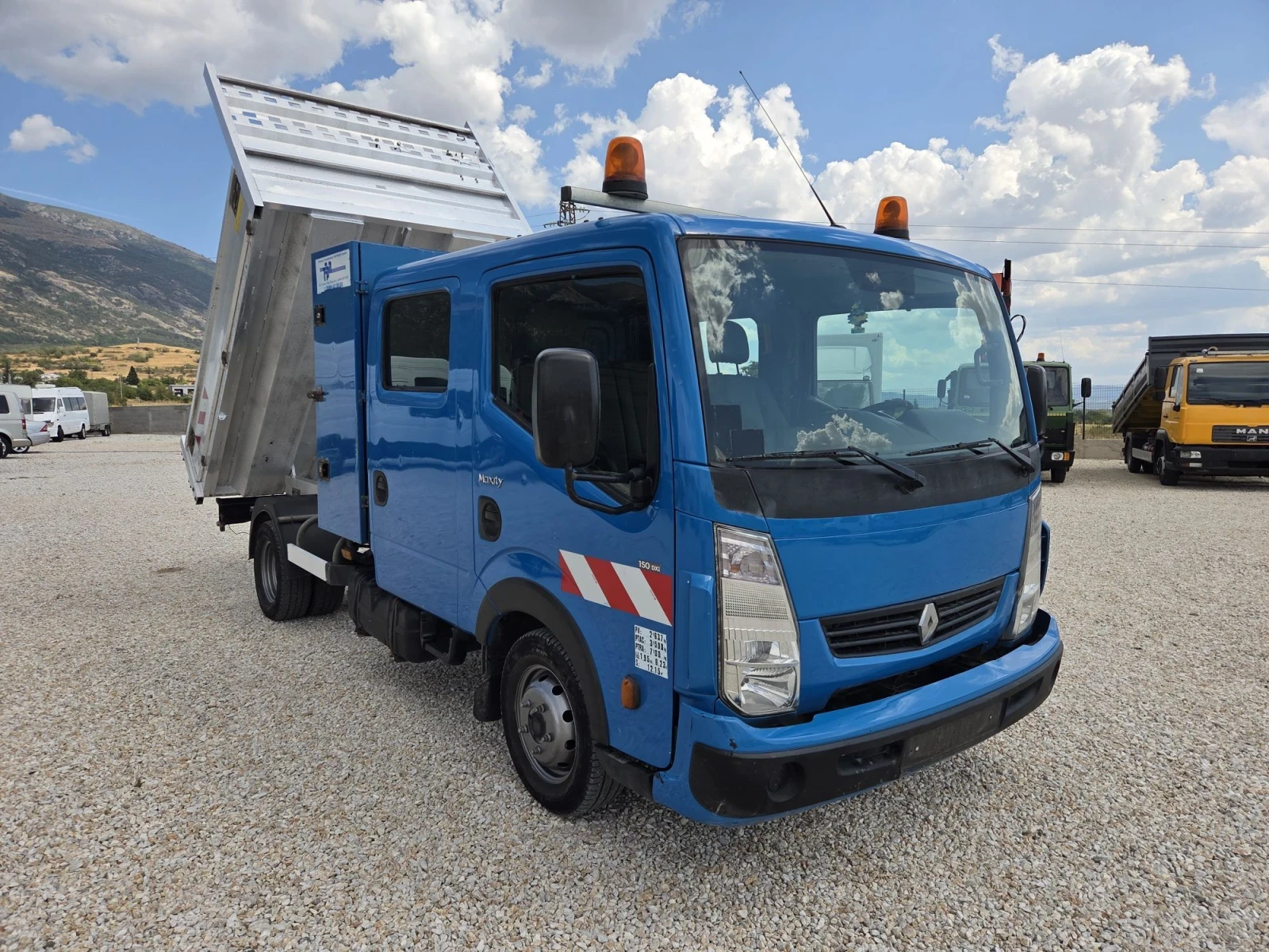 Renault Maxity 3.0 6+ 1, снимка 2 - Бусове и автобуси - 55942474