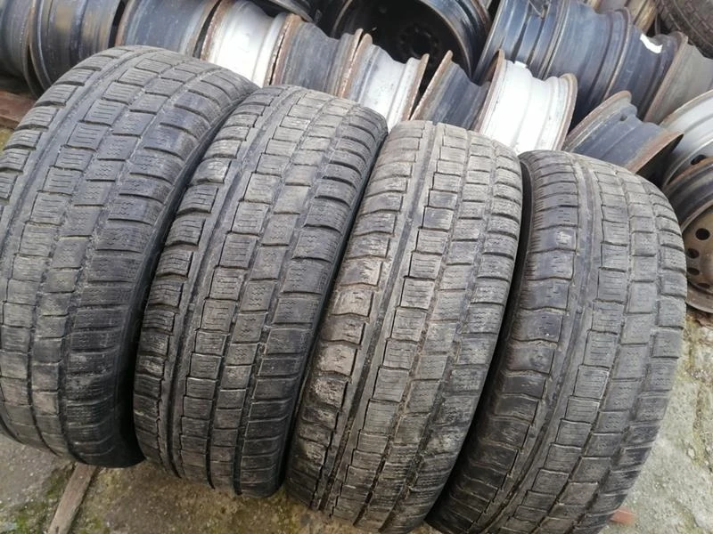 Гуми Зимни 205/70R15, снимка 3 - Гуми и джанти - 31638522