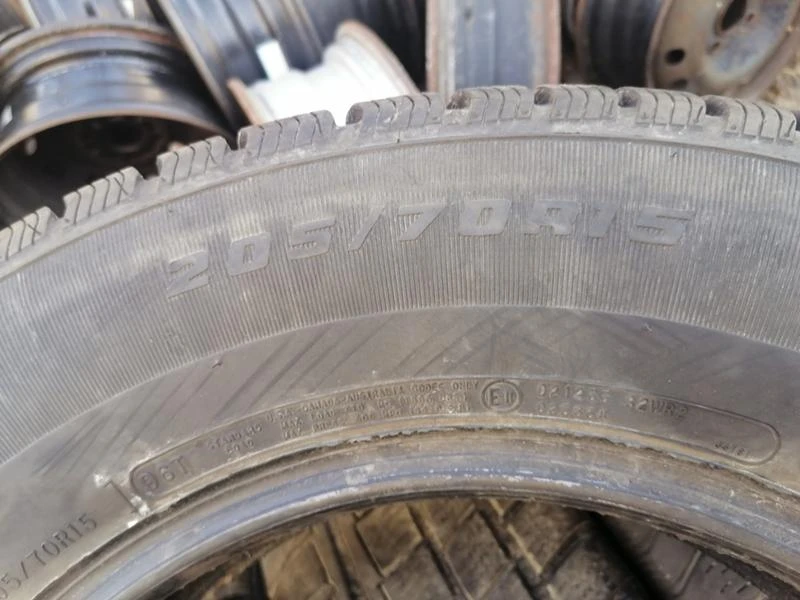 Гуми Зимни 205/70R15, снимка 8 - Гуми и джанти - 31638522