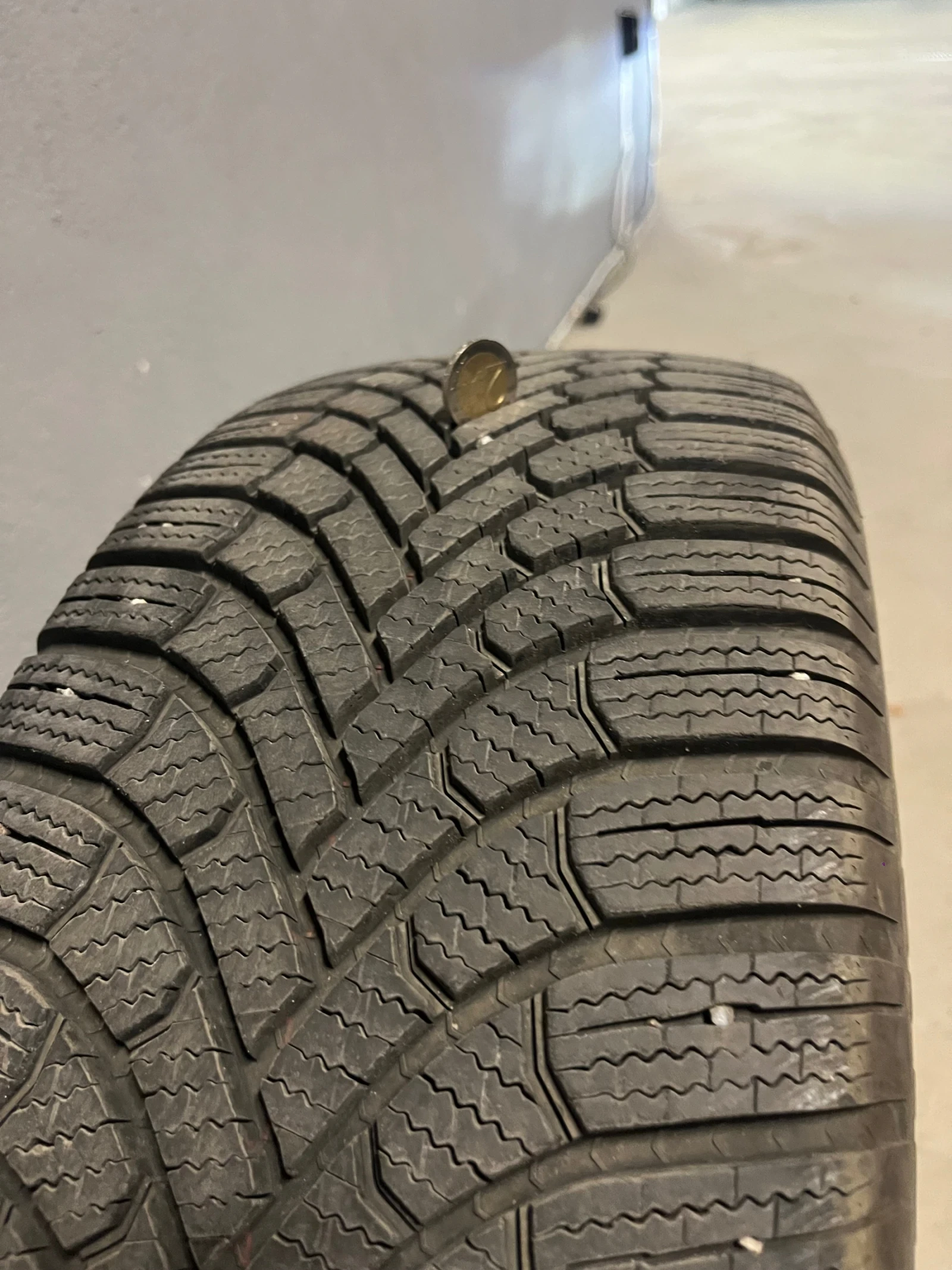 Гуми Зимни 215/60R16, снимка 3 - Гуми и джанти - 54755347