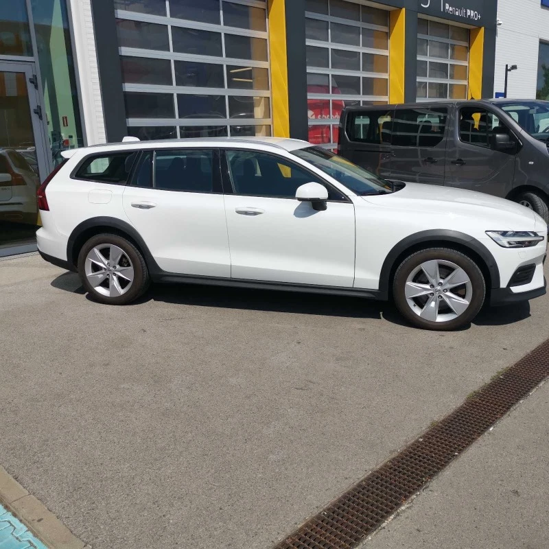 Volvo V60 Cross Country 2.0, снимка 6 - Автомобили и джипове - 43845753