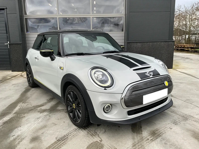 Mini Cooper SE* LED* Pano* Камера* Термопомпа* Apple Carplay* , снимка 2 - Автомобили и джипове - 45249318