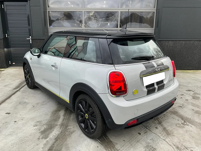 Mini Cooper SE* LED* Pano* Камера* Термопомпа* Apple Carplay* , снимка 3 - Автомобили и джипове - 45249318