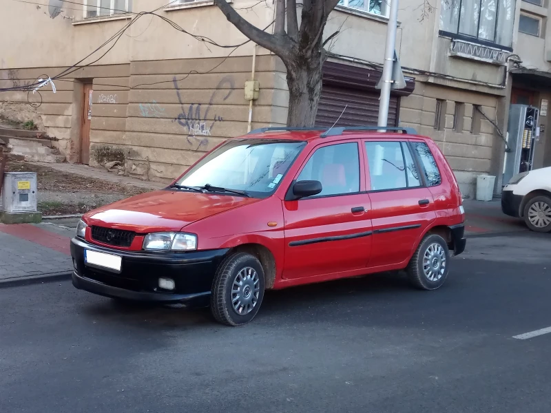 Mazda Demio 4 лит./100 км. КЛИМАТИК / ЖЕЛЕЗЕН !, снимка 4 - Автомобили и джипове - 48605129