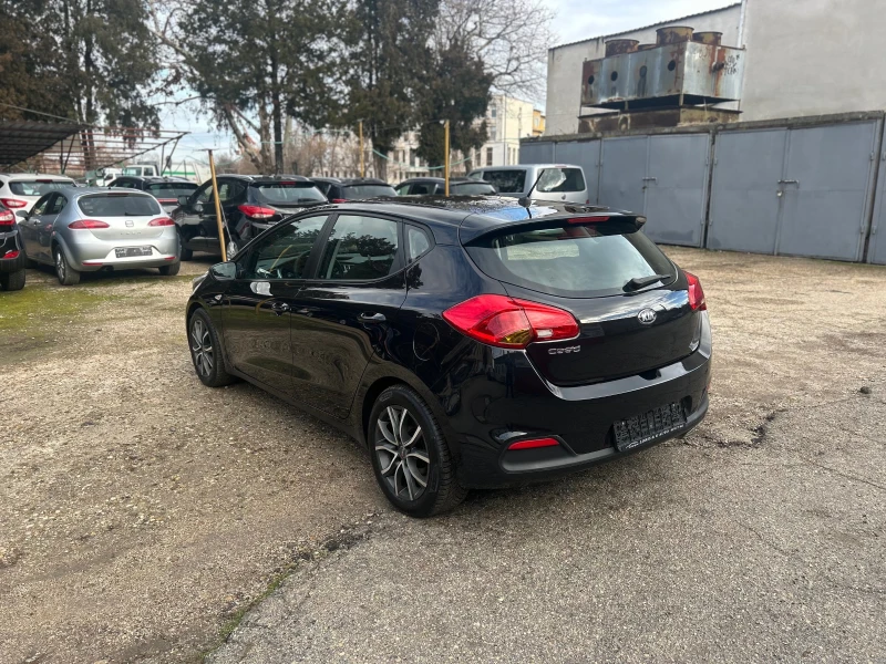 Kia Ceed 1.4i-100к.с-ИТАЛИЯ!, снимка 15 - Автомобили и джипове - 48647786