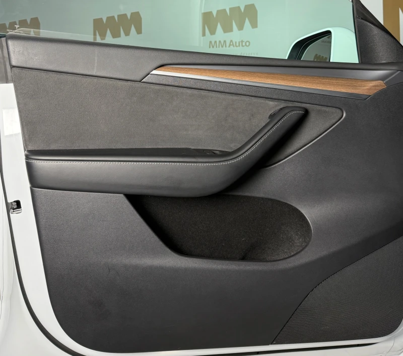 Tesla Model Y Dual Motor, снимка 9 - Автомобили и джипове - 49661835