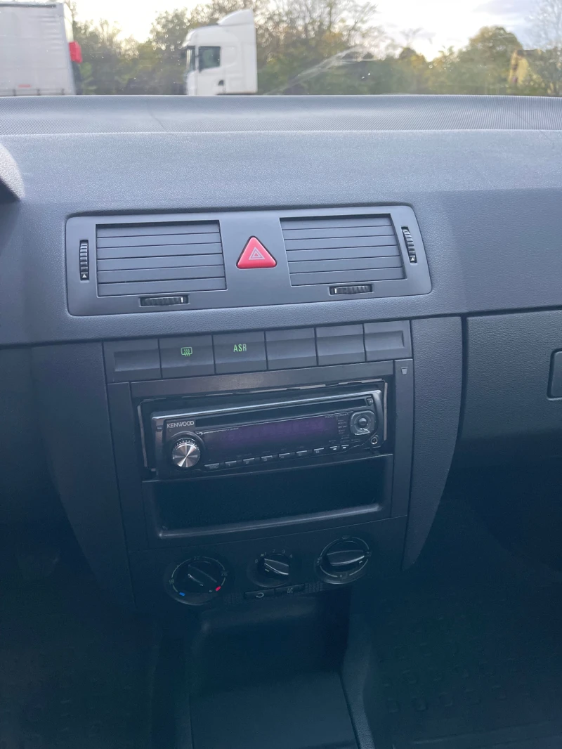 Skoda Fabia 1.2  64к.с, снимка 13 - Автомобили и джипове - 51351544