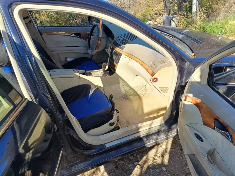 Mercedes-Benz E 220, снимка 2 - Автомобили и джипове - 52946894