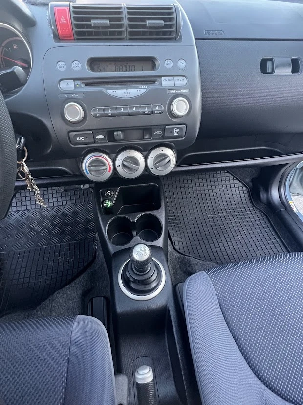 Honda Jazz 1.4I, снимка 13 - Автомобили и джипове - 52793949