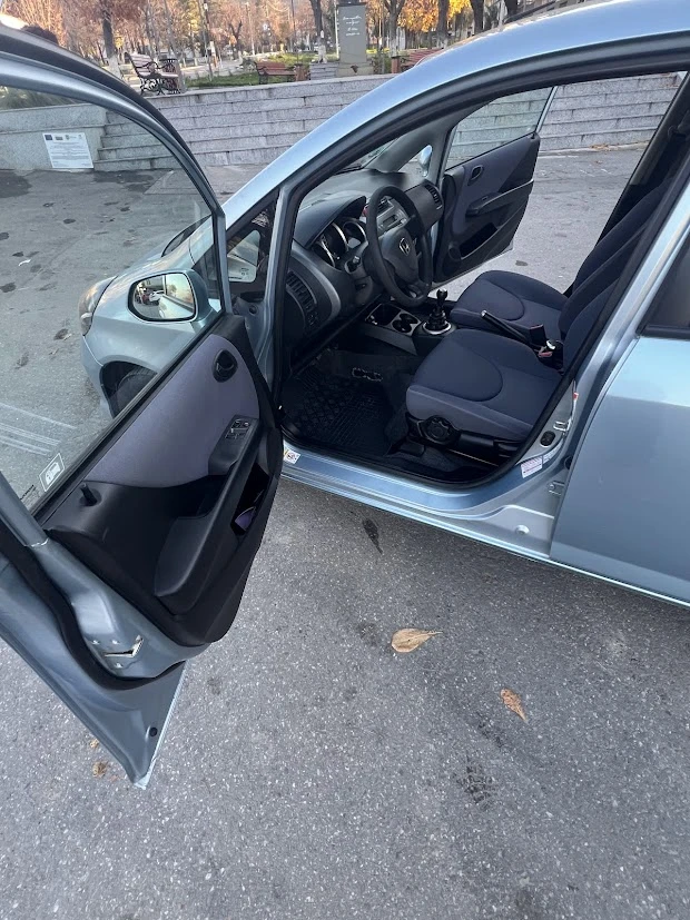 Honda Jazz 1.4I, снимка 11 - Автомобили и джипове - 52793949