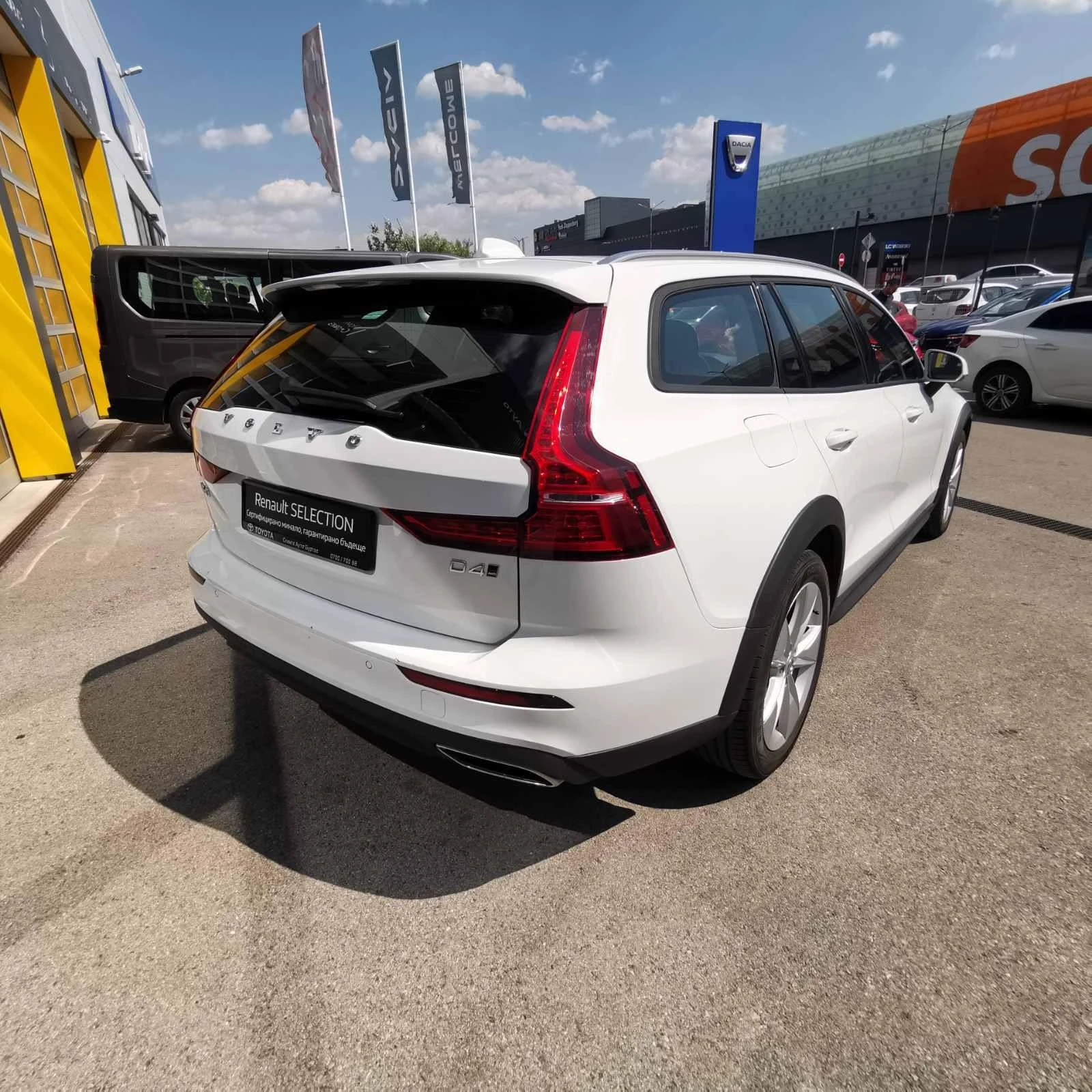 Volvo V60 Cross Country 2.0 - изображение 5