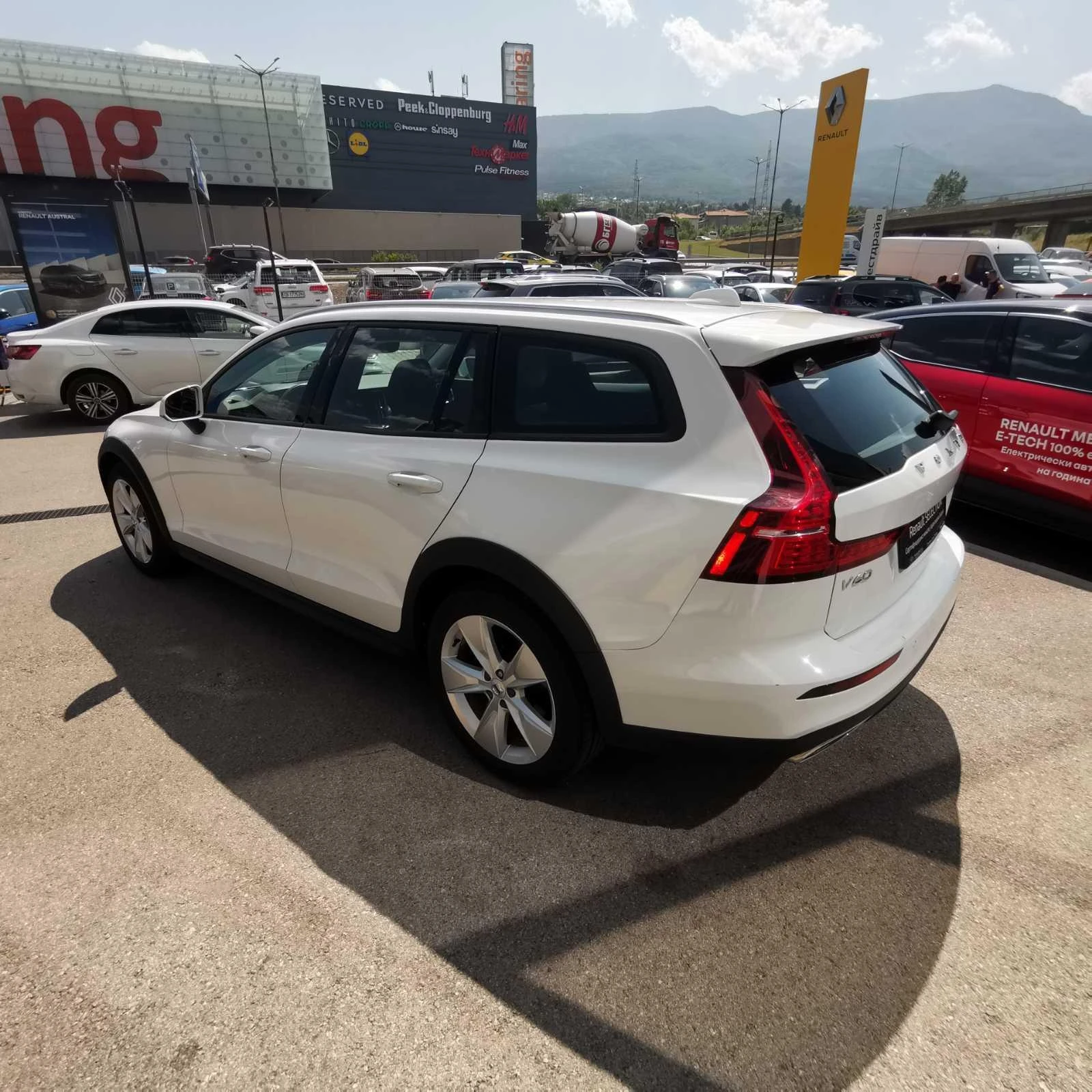 Volvo V60 Cross Country 2.0 - изображение 4