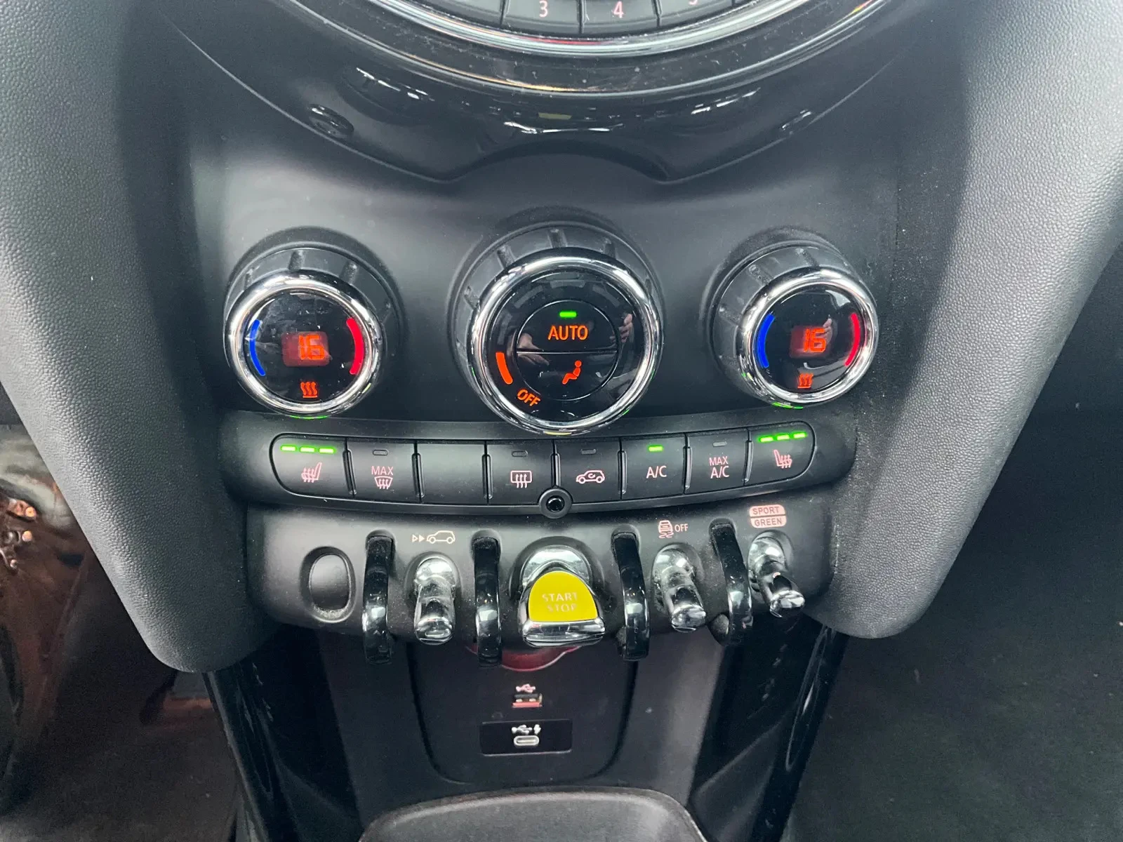 Mini Cooper SE* LED* Pano* * * Apple Carplay*  | Mobile.bg   12