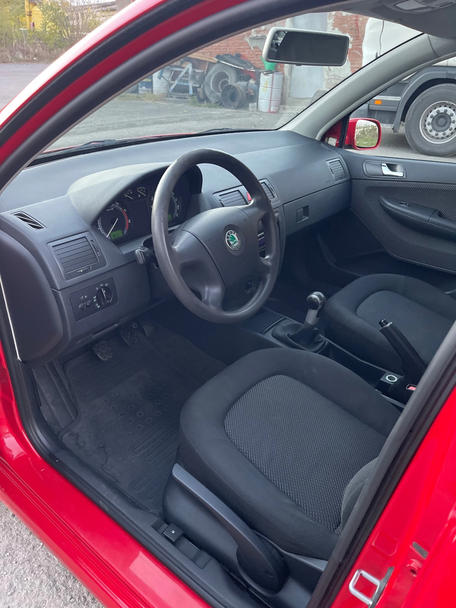 Skoda Fabia 1.2  64к.с - изображение 10