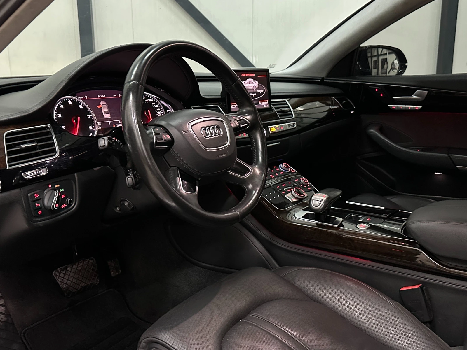 Audi A8 4.2FSI* LONG* МАСАЖ* DISTR* NIGHT* AMB* ОБДУХ* BOS - изображение 8