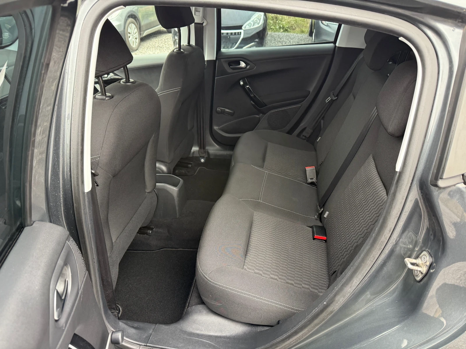 Peugeot 208 1.6HDI 100кс, EU6 Нови зимни гуми/Сменен ангренаж | Mobile.bg — изображение 13