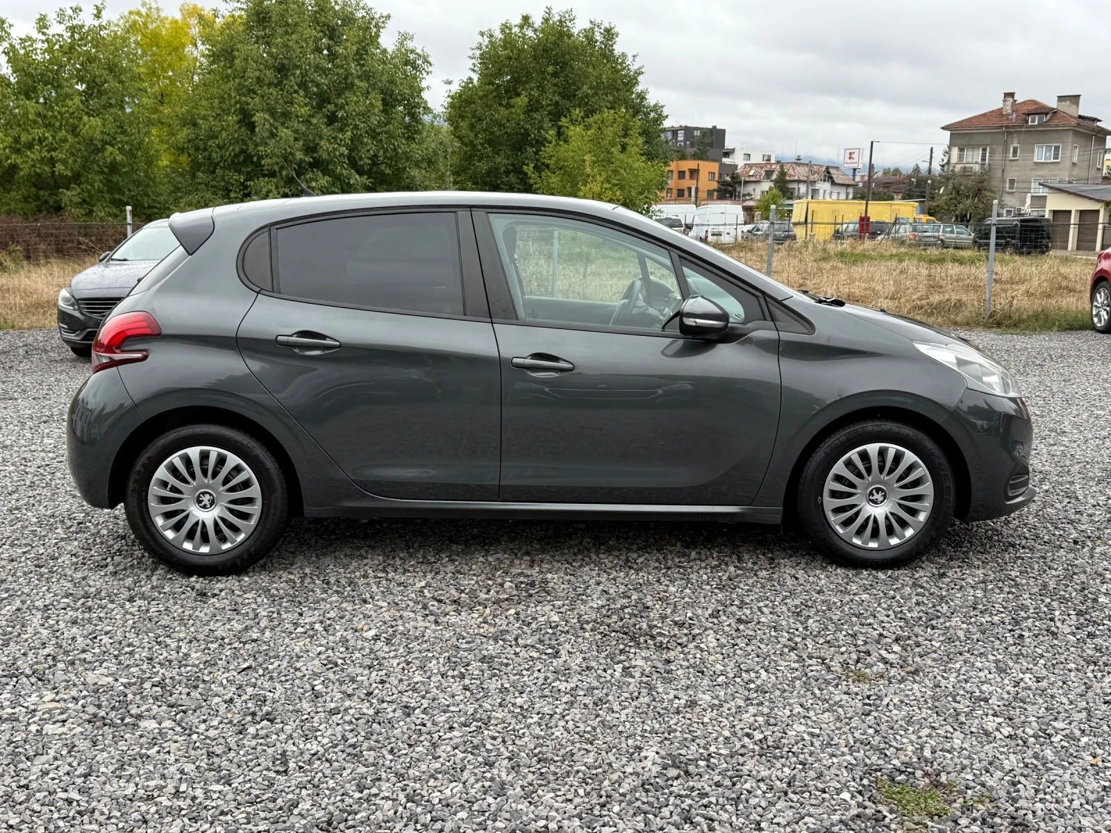 Peugeot 208 1.6HDI 100кс, EU6 Нови зимни гуми/Сменен ангренаж - изображение 4