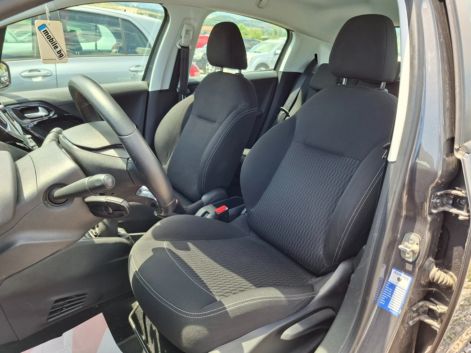 Peugeot 208 1.2i* EURO6D* 109000km.* 36м. х 207EUR.* , снимка 9 - Автомобили и джипове - 52212203
