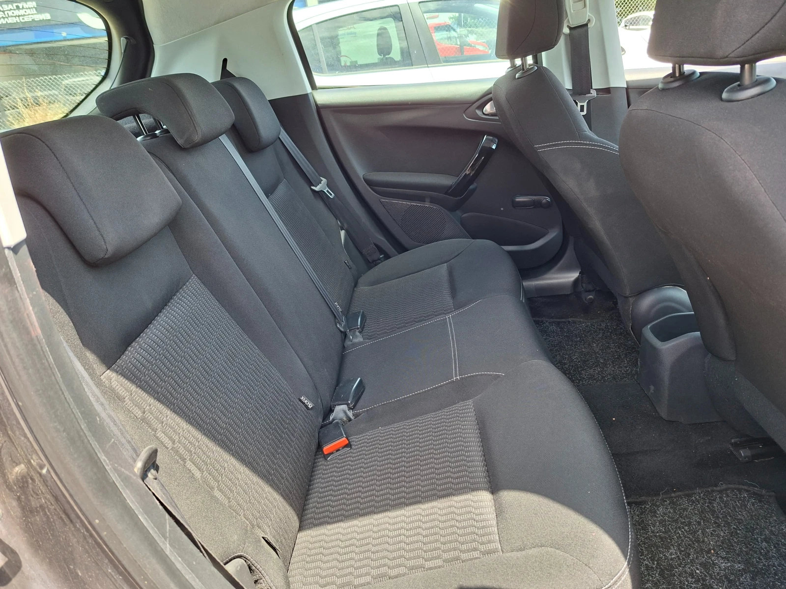 Peugeot 208 1.2i* EURO6D* 109000km.* 36м. х 207EUR.* , снимка 13 - Автомобили и джипове - 52212203