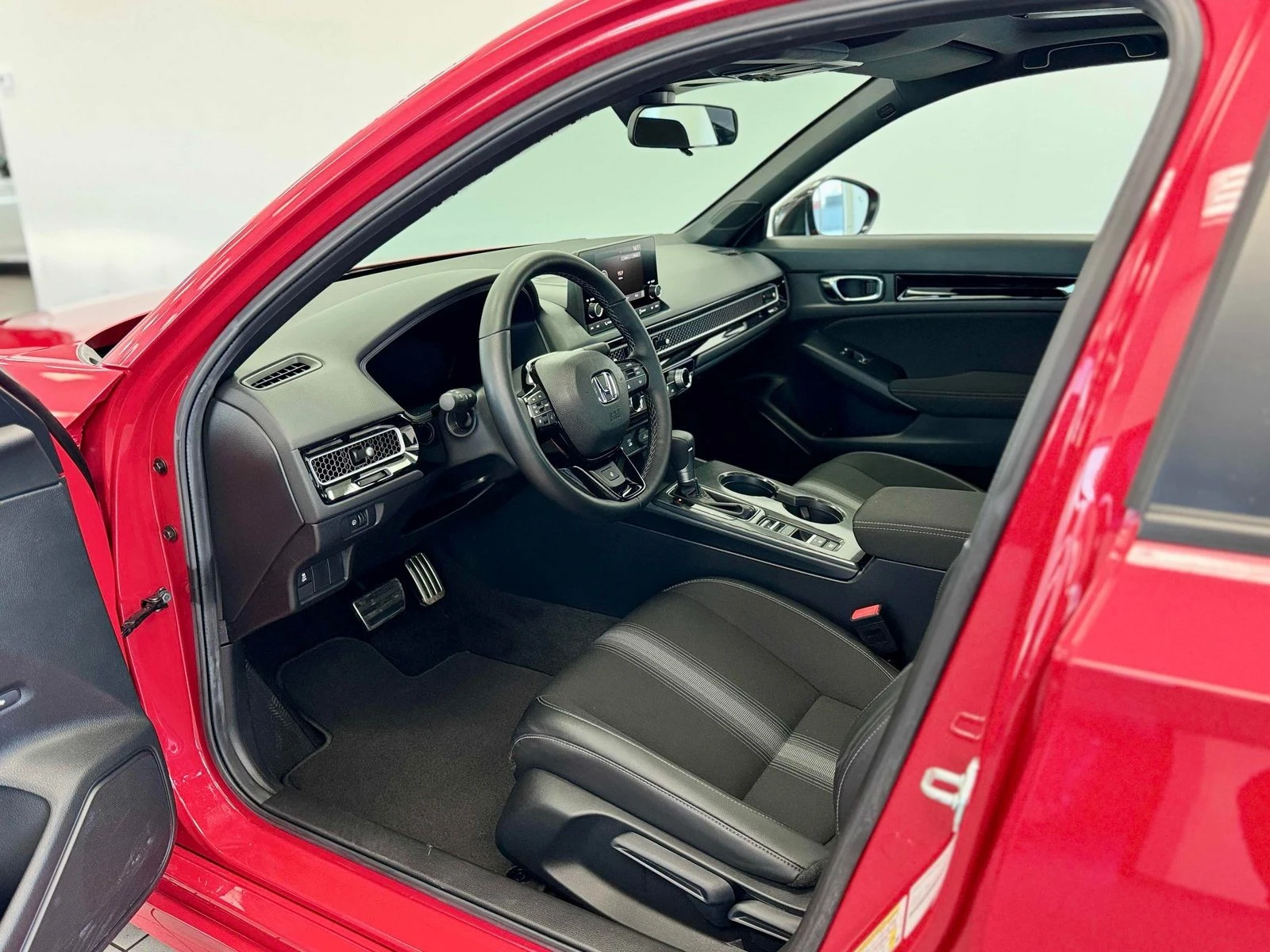 Honda Civic Sport eCVT С РЕГИСТРАЦИЯ & АВТО КРЕДИТ  - изображение 6