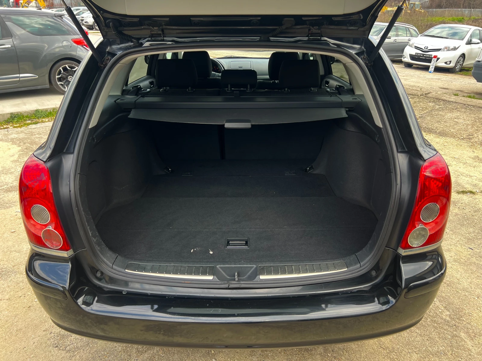 Toyota Avensis 2.0-ДИЗЕЛ-126кс, снимка 7 - Автомобили и джипове - 53947745