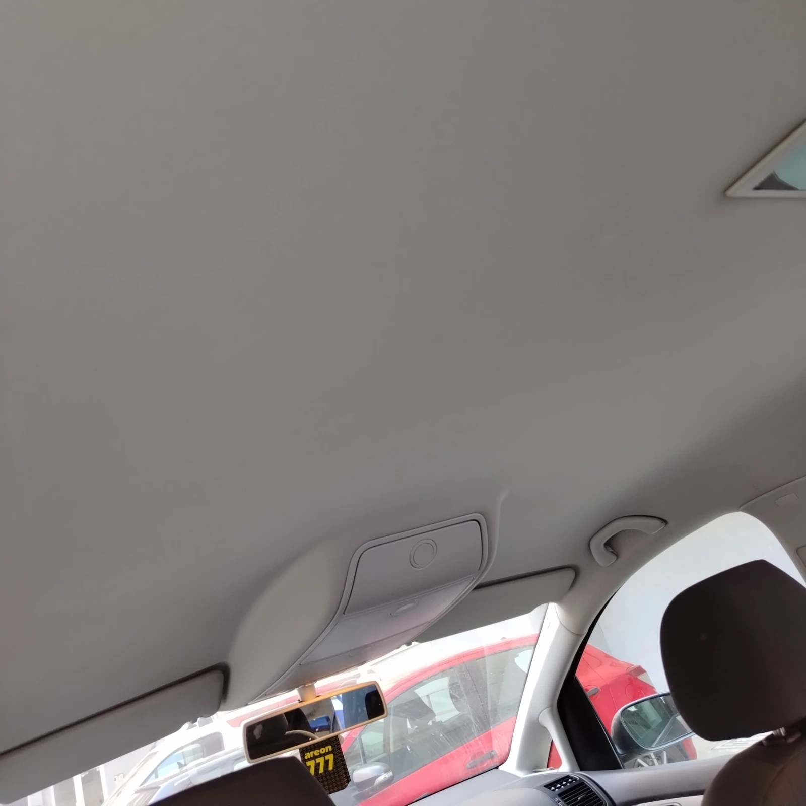 VW Touran 1.9 TDI, снимка 17 - Автомобили и джипове - 54252380