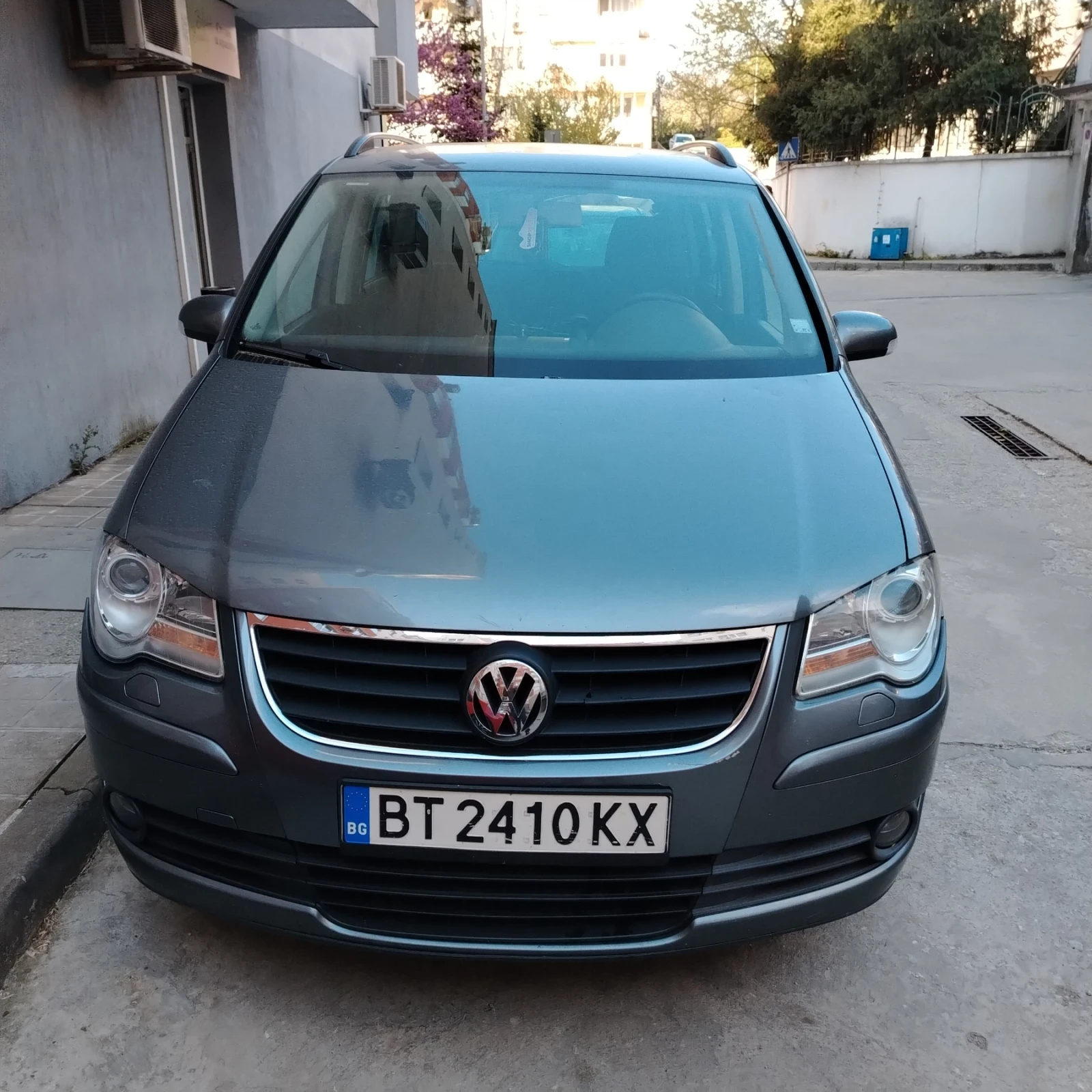 VW Touran 1.9 TDI, снимка 2 - Автомобили и джипове - 54252380