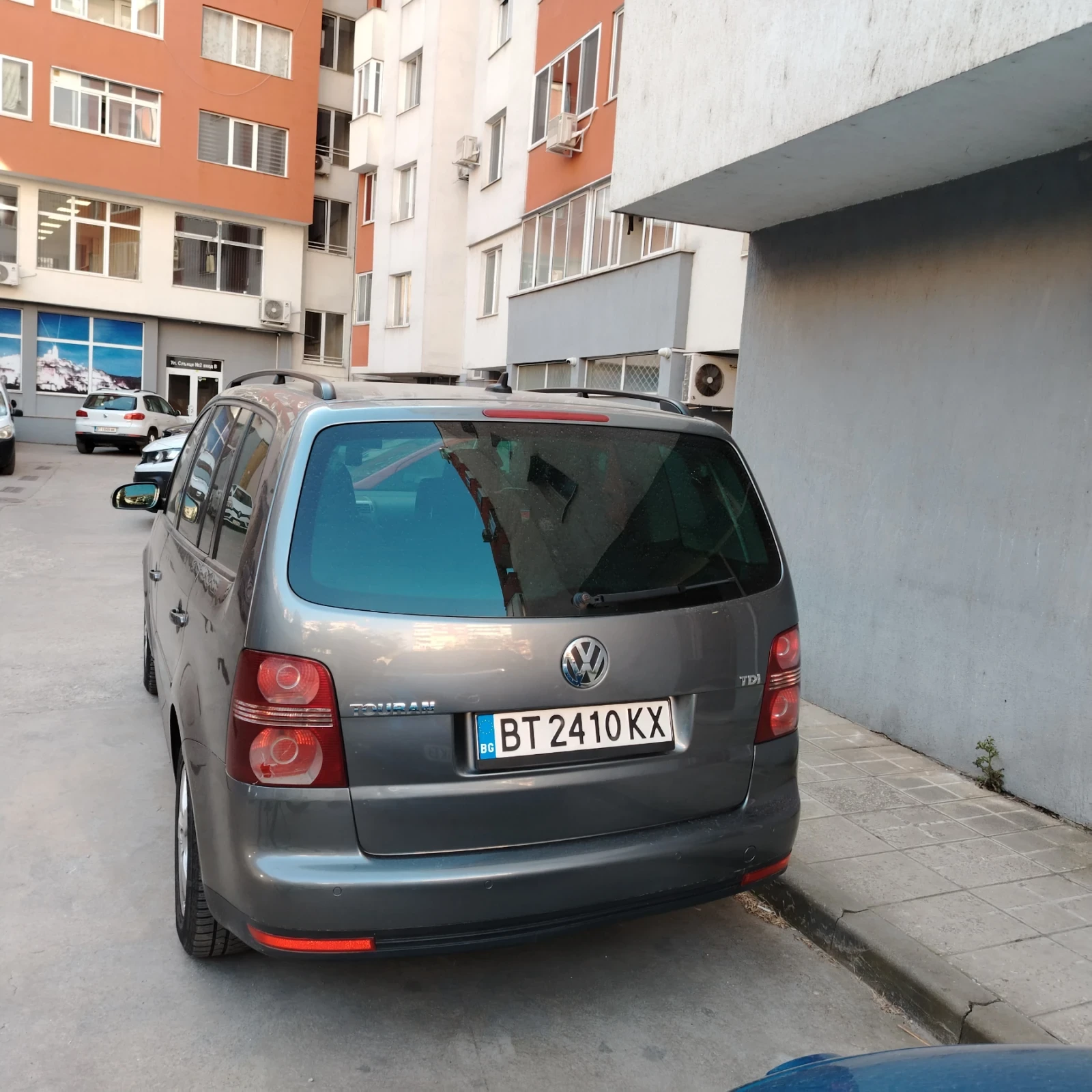 VW Touran 1.9 TDI, снимка 7 - Автомобили и джипове - 54252380