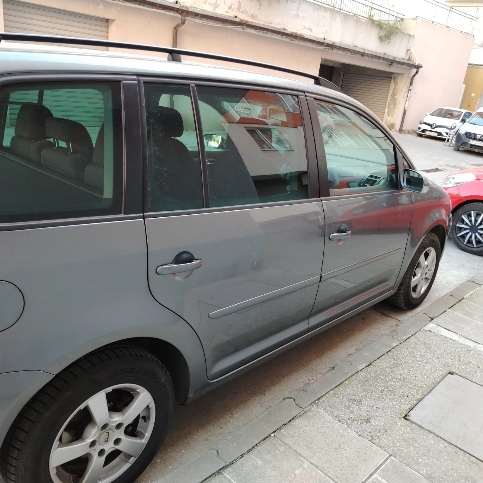 VW Touran 1.9 TDI, снимка 5 - Автомобили и джипове - 54252380