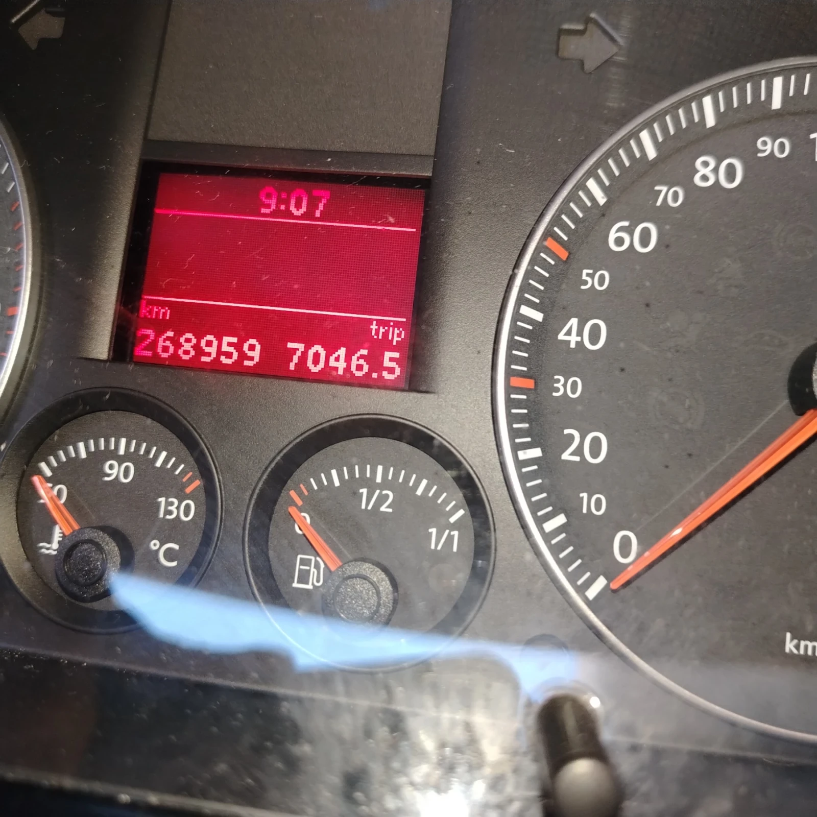 VW Touran 1.9 TDI, снимка 12 - Автомобили и джипове - 54252380