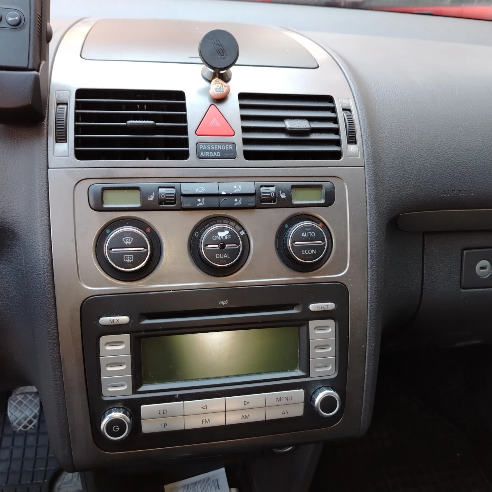 VW Touran 1.9 TDI, снимка 11 - Автомобили и джипове - 54252380