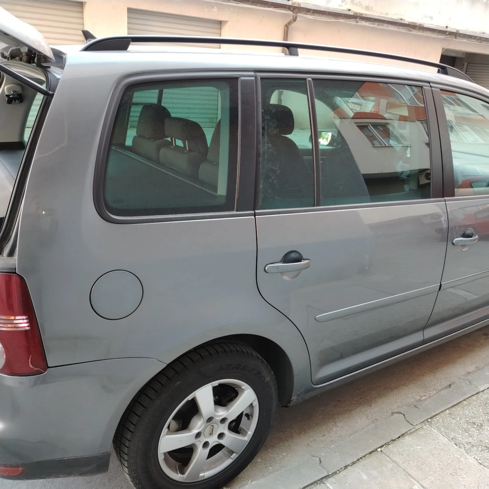 VW Touran 1.9 TDI, снимка 6 - Автомобили и джипове - 54252380