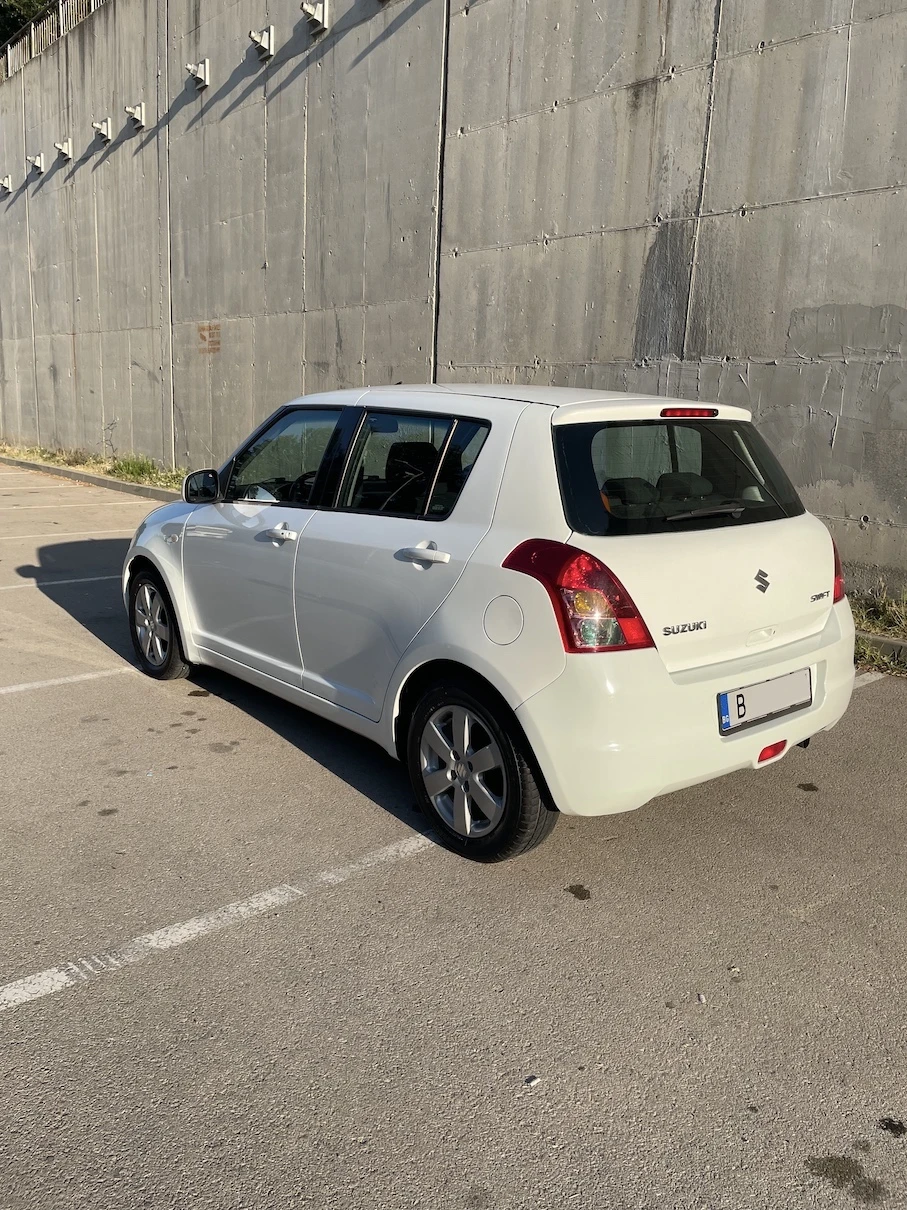 Suzuki Swift Автоматик, снимка 3 - Автомобили и джипове - 54320199